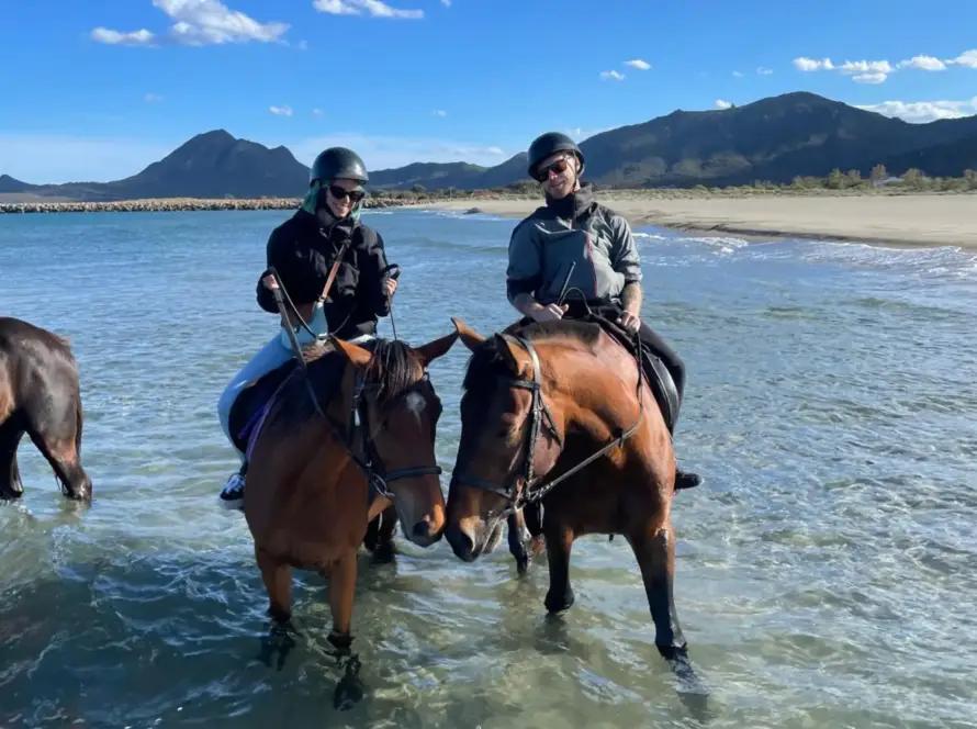 Escursione a cavallo tra spiaggia e lagune in Sardegna sud-est